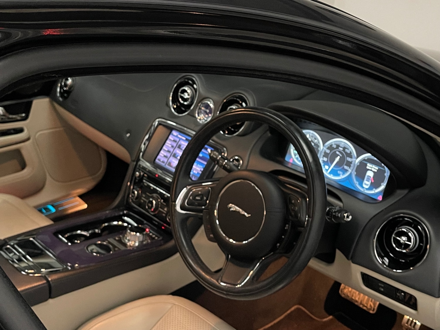 Used Jaguar XJ 2013 for sale - 76057878: Photo 17