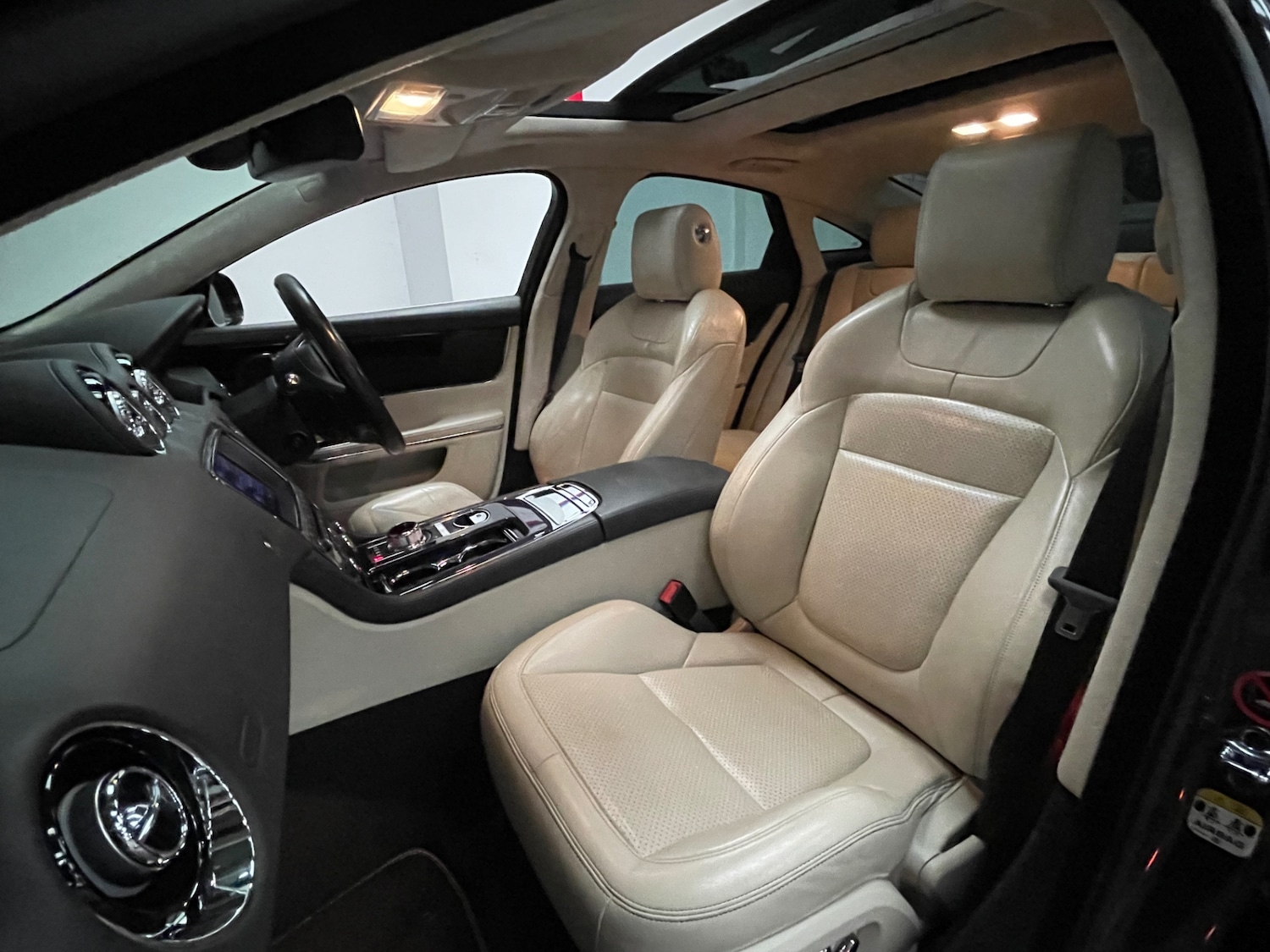 Used Jaguar XJ 2013 for sale - 76057878: Photo 19