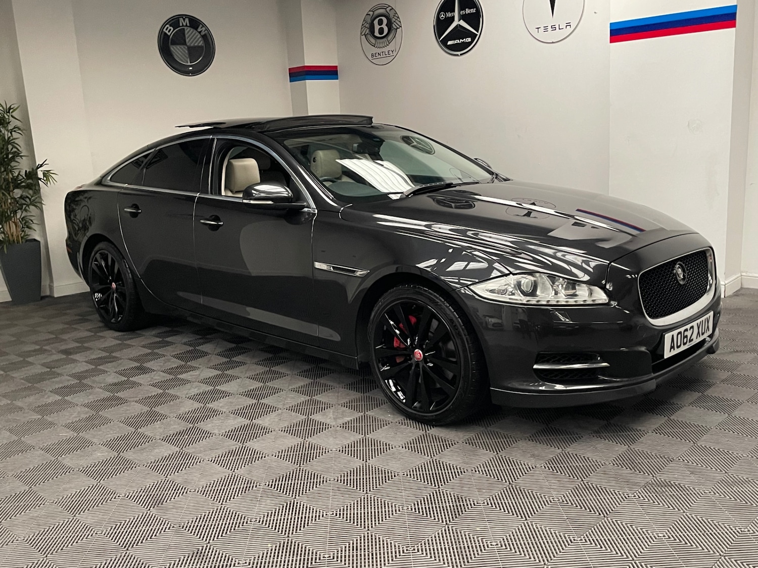 Used Jaguar XJ 2013 for sale - 76057878: Photo 20