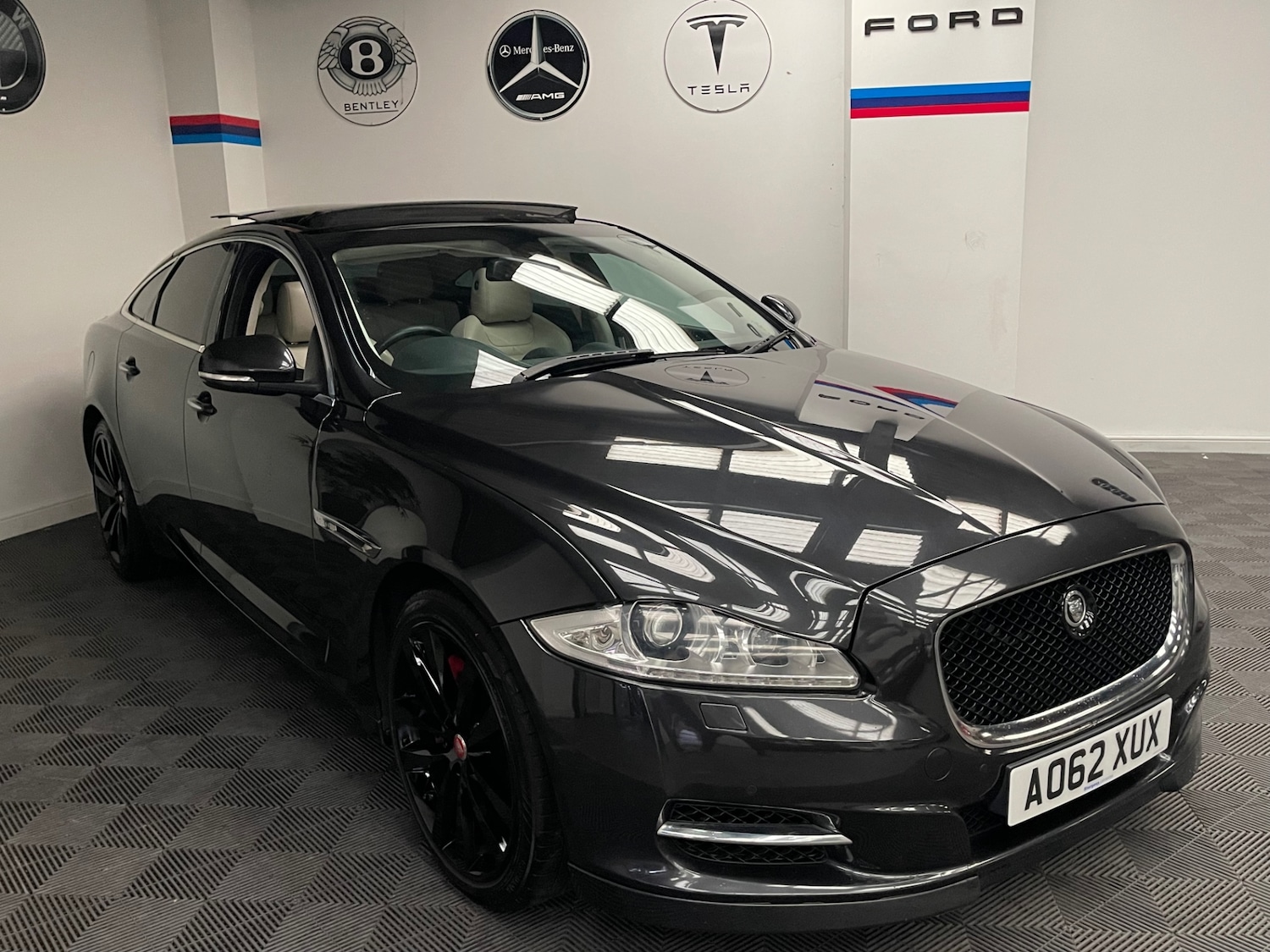 Used Jaguar XJ 2013 for sale - 76057878: Photo 21