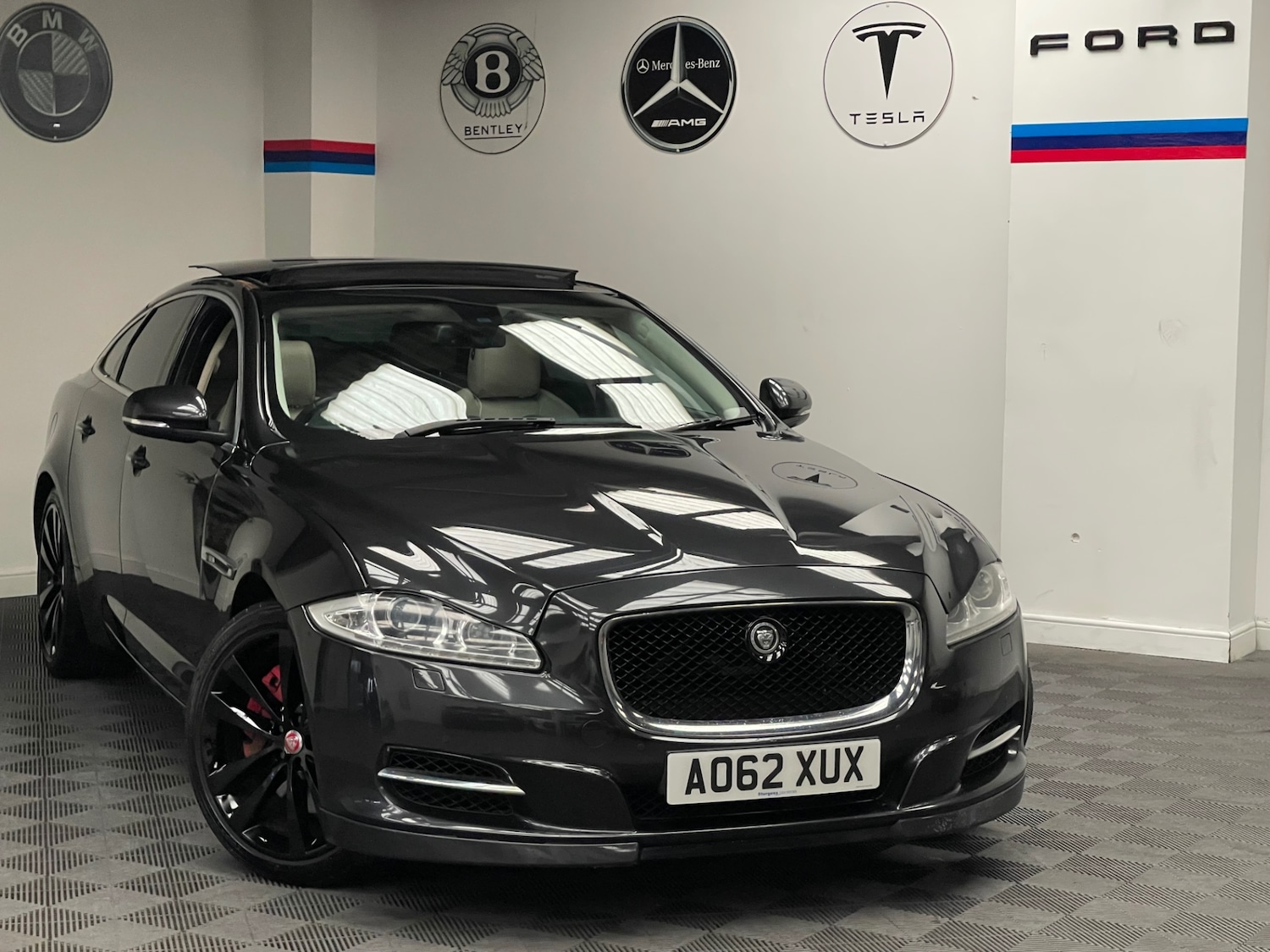 Used Jaguar XJ 2013 for sale - 76057878: Photo 24