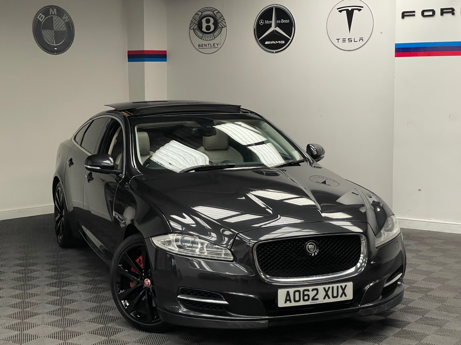 Used Jaguar XJ 2013 for sale - 76057878: Photo 25