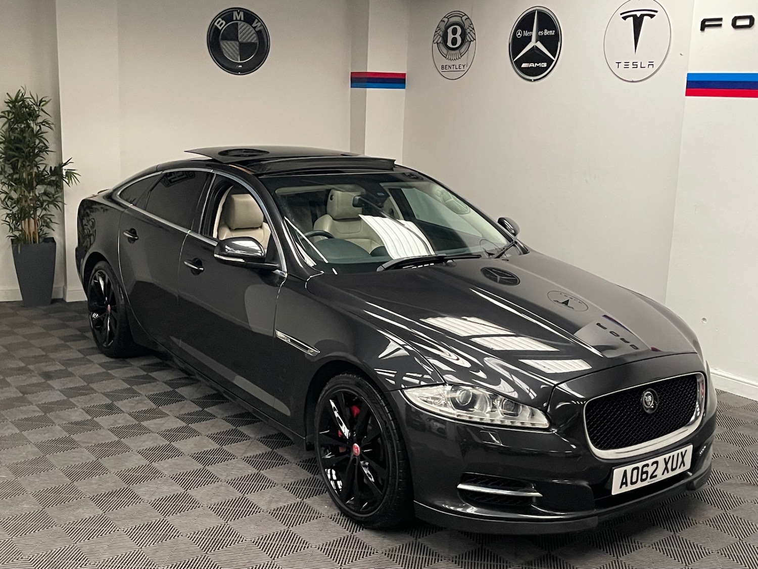 Used Jaguar XJ 2013 for sale - 76057878: Photo 27