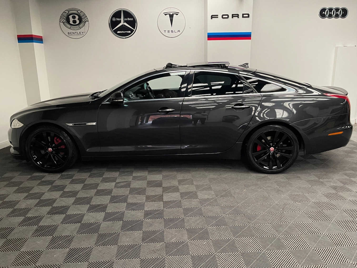 Used Jaguar XJ 2013 for sale - 76057878: Photo 7