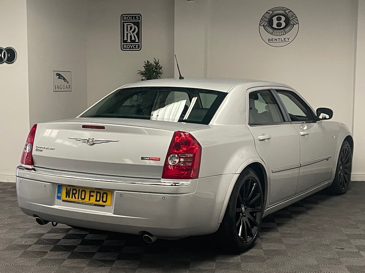 Used Chrysler 300C 2010 for sale - 77062317: Photo 11