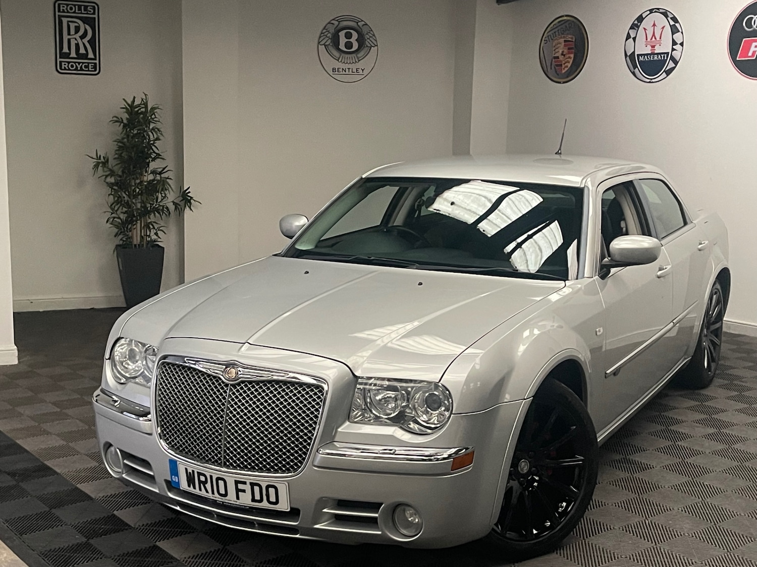 Used Chrysler 300C 2010 for sale - 77062317: Photo 12