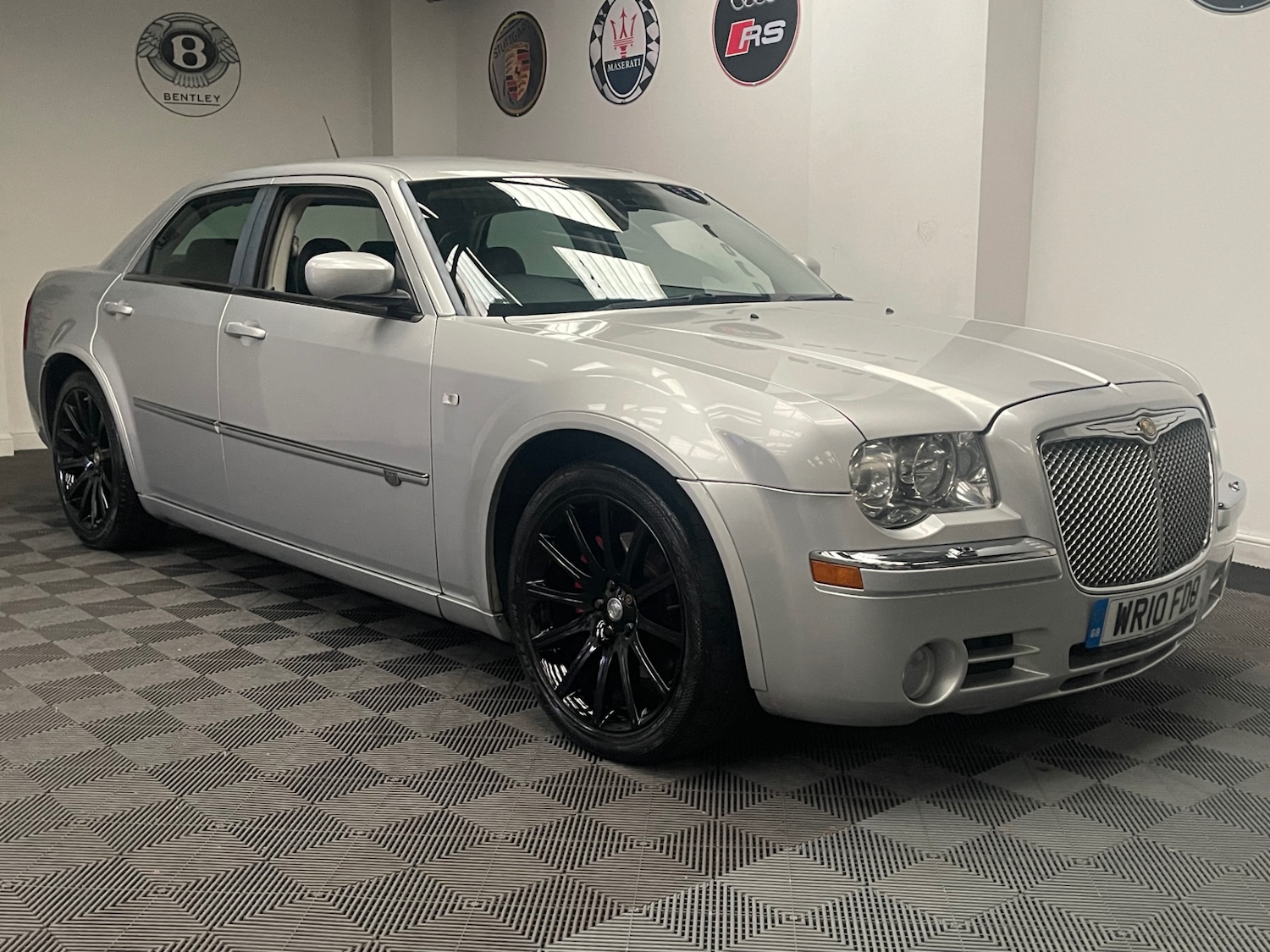 Used Chrysler 300C 2010 for sale - 77062317: Photo 17