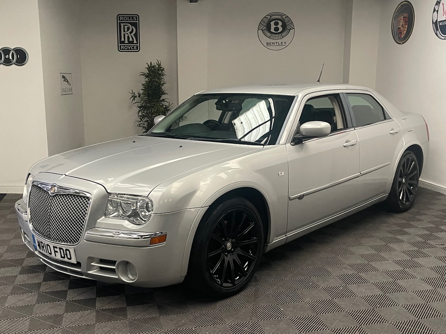 Used Chrysler 300C 2010 for sale - 77062317: Photo 20
