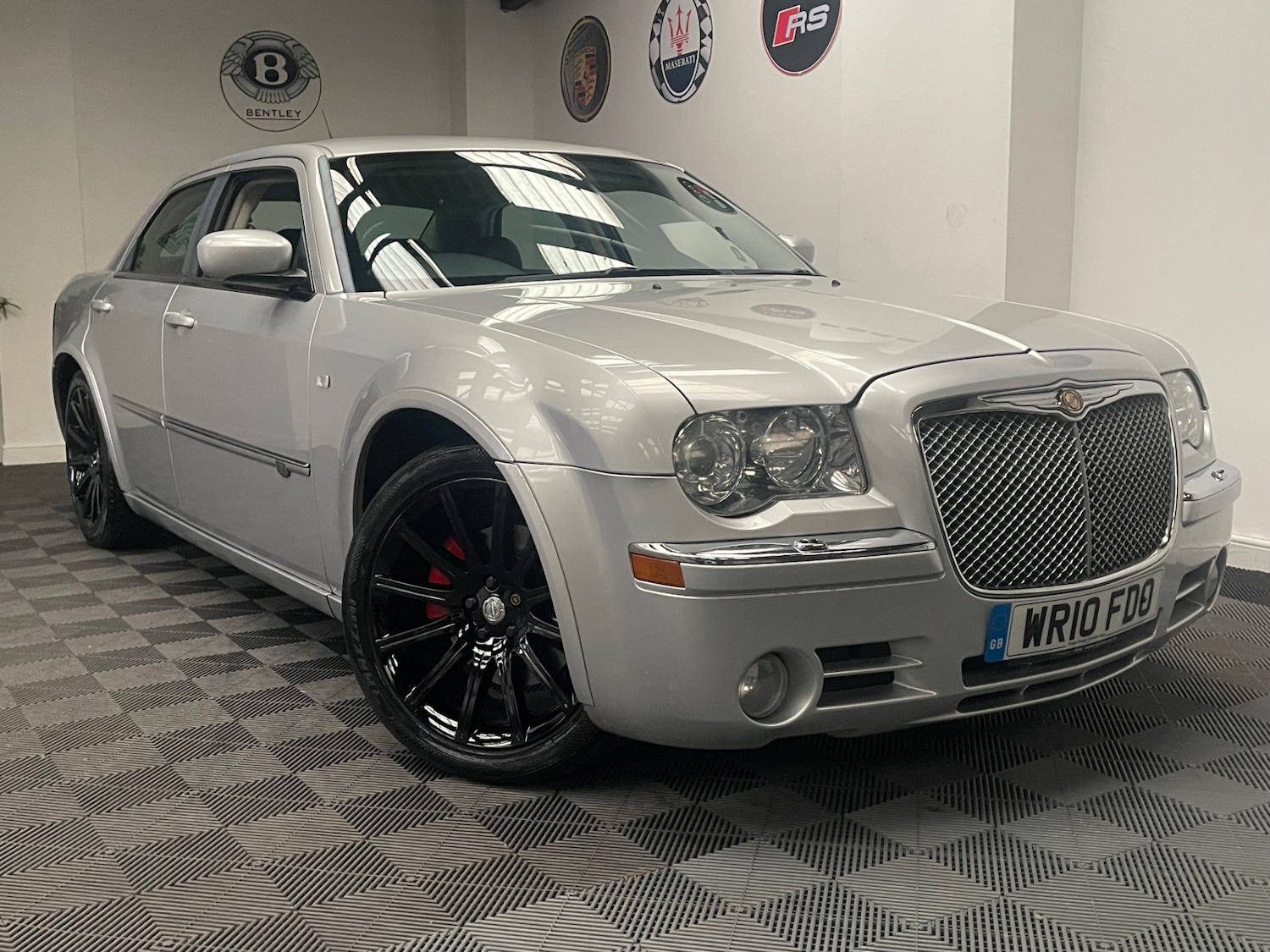 Used Chrysler 300C 2010 for sale - 77062317: Photo 5