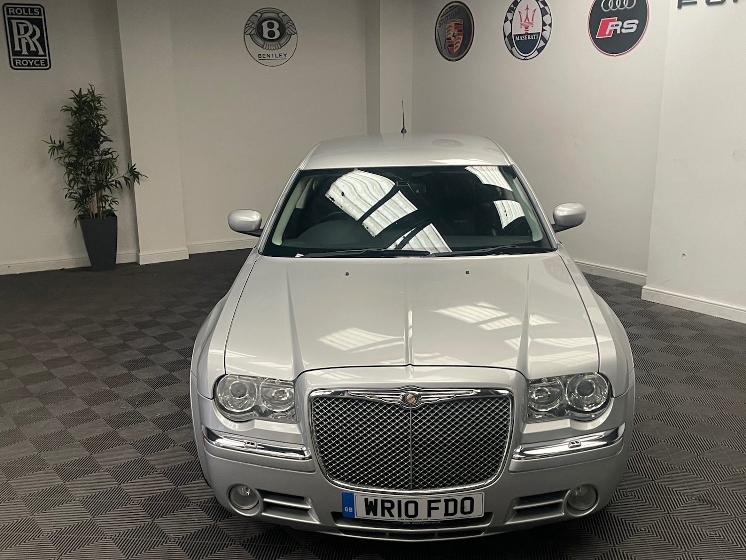 Used Chrysler 300C 2010 for sale - 77062317: Photo 7