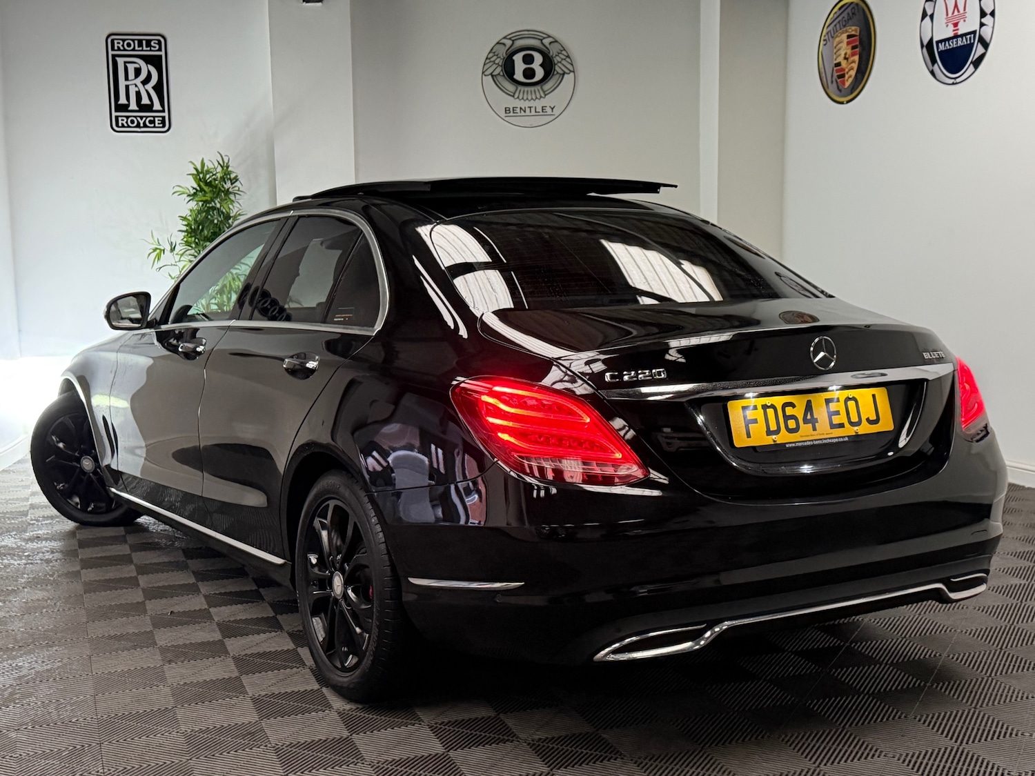 Used Mercedes-Benz C Class 2014 for sale - 77505986: Photo 2