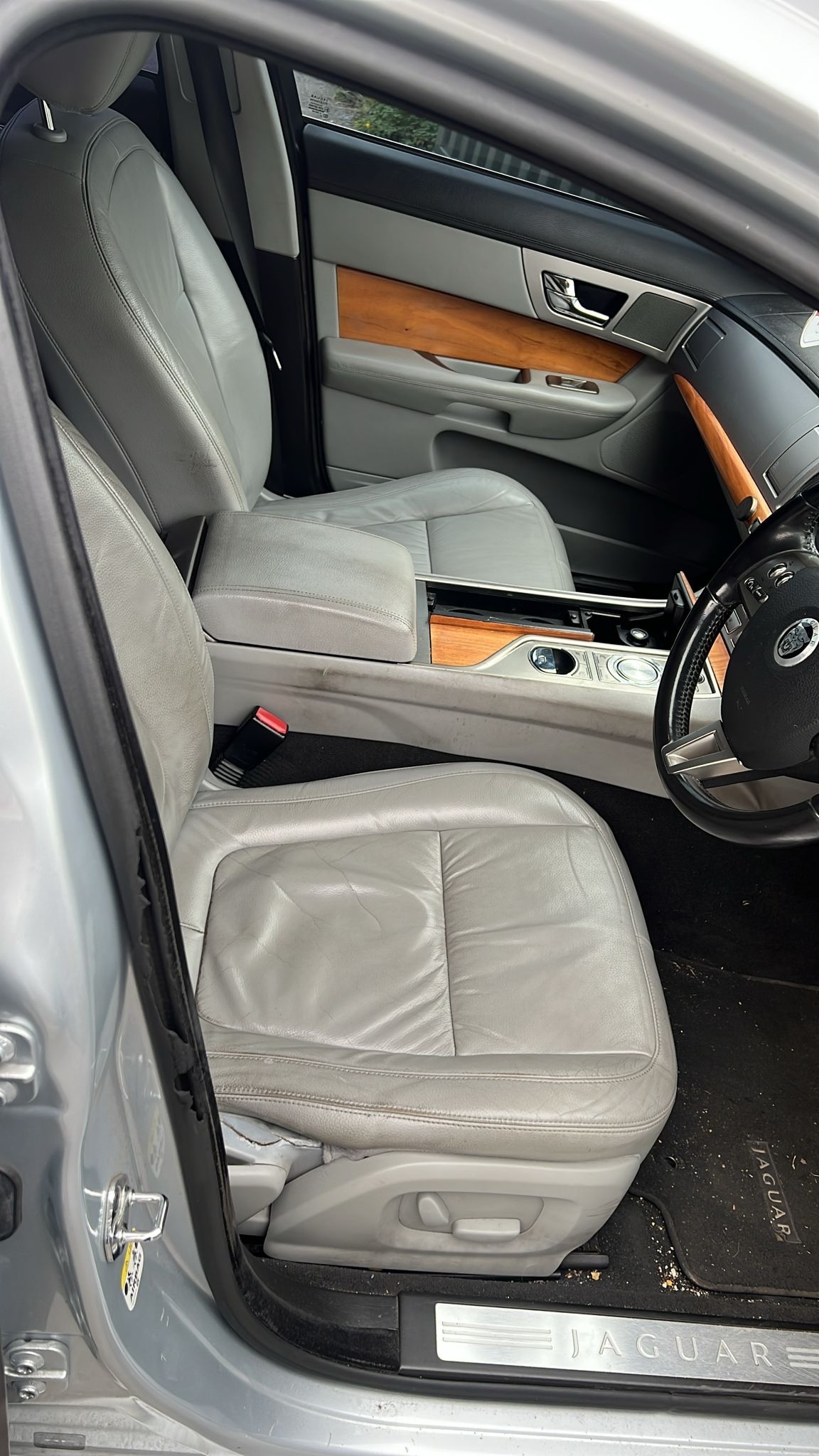 Used Jaguar XF 2010 for sale - 76312494: Photo 9