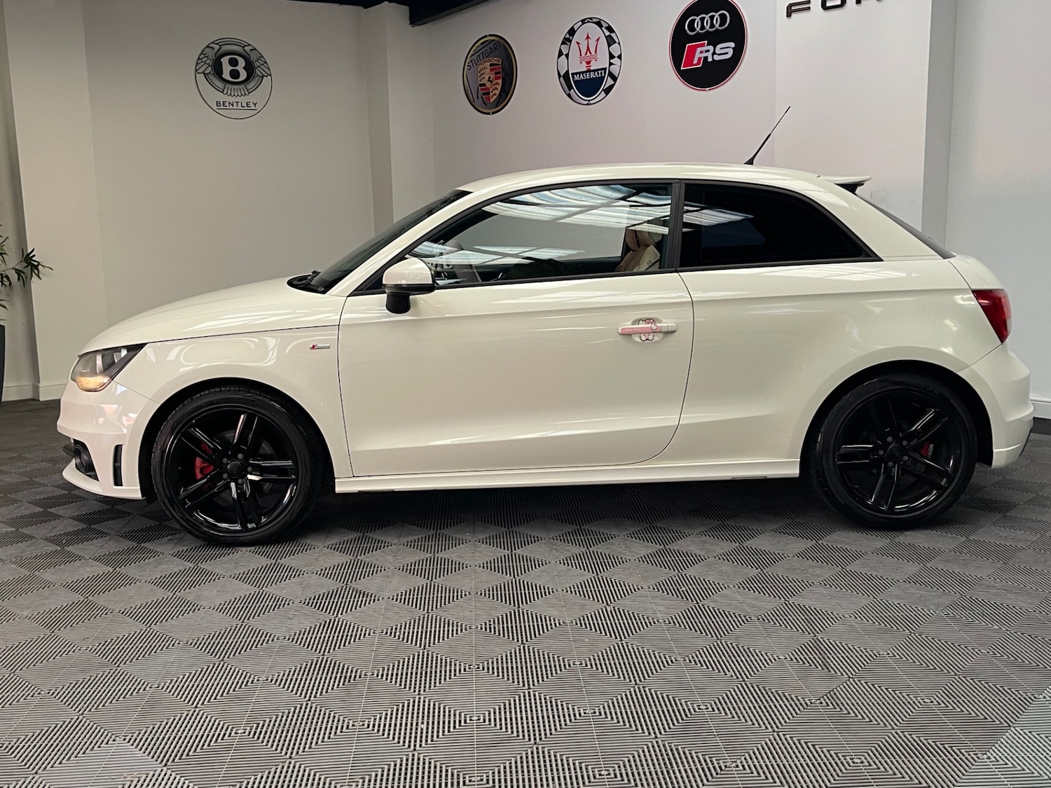 Used Audi A1 2011 for sale - 77106680: Photo 4