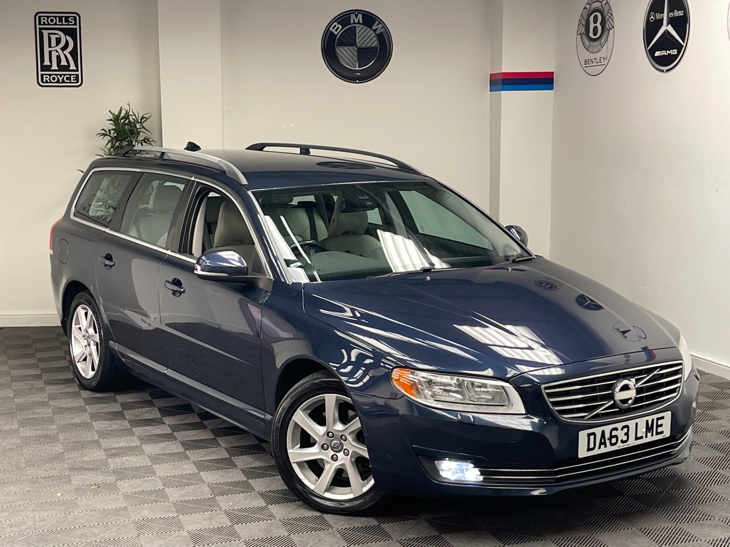Used Volvo V70 2014 for sale - 76155792: Photo 1
