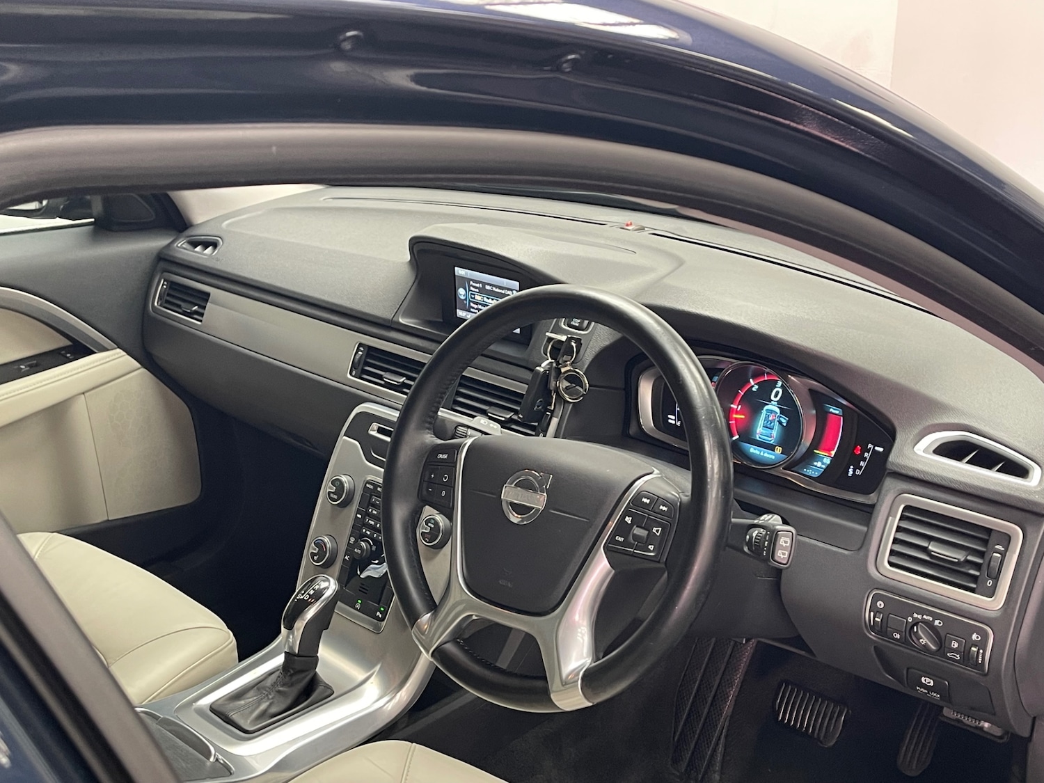 Used Volvo V70 2014 for sale - 76155792: Photo 16