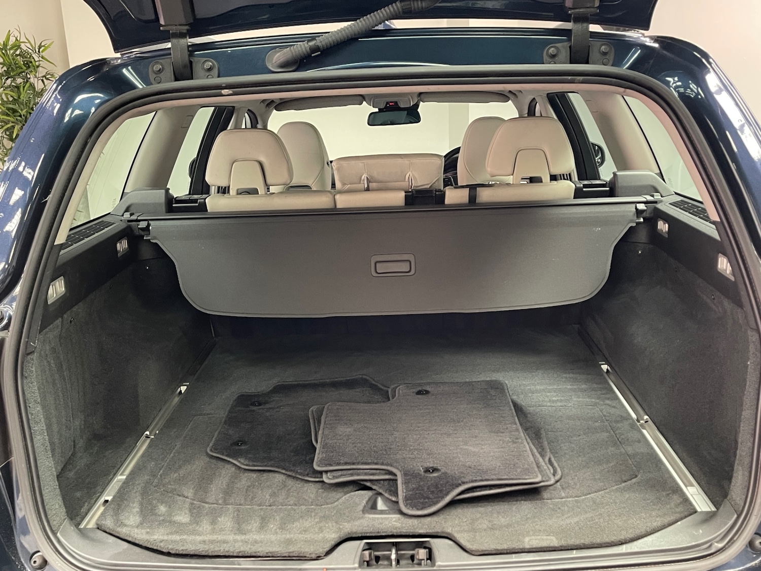 Used Volvo V70 2014 for sale - 76155792: Photo 18