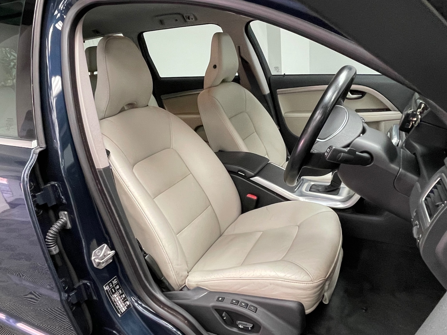 Used Volvo V70 2014 for sale - 76155792: Photo 19