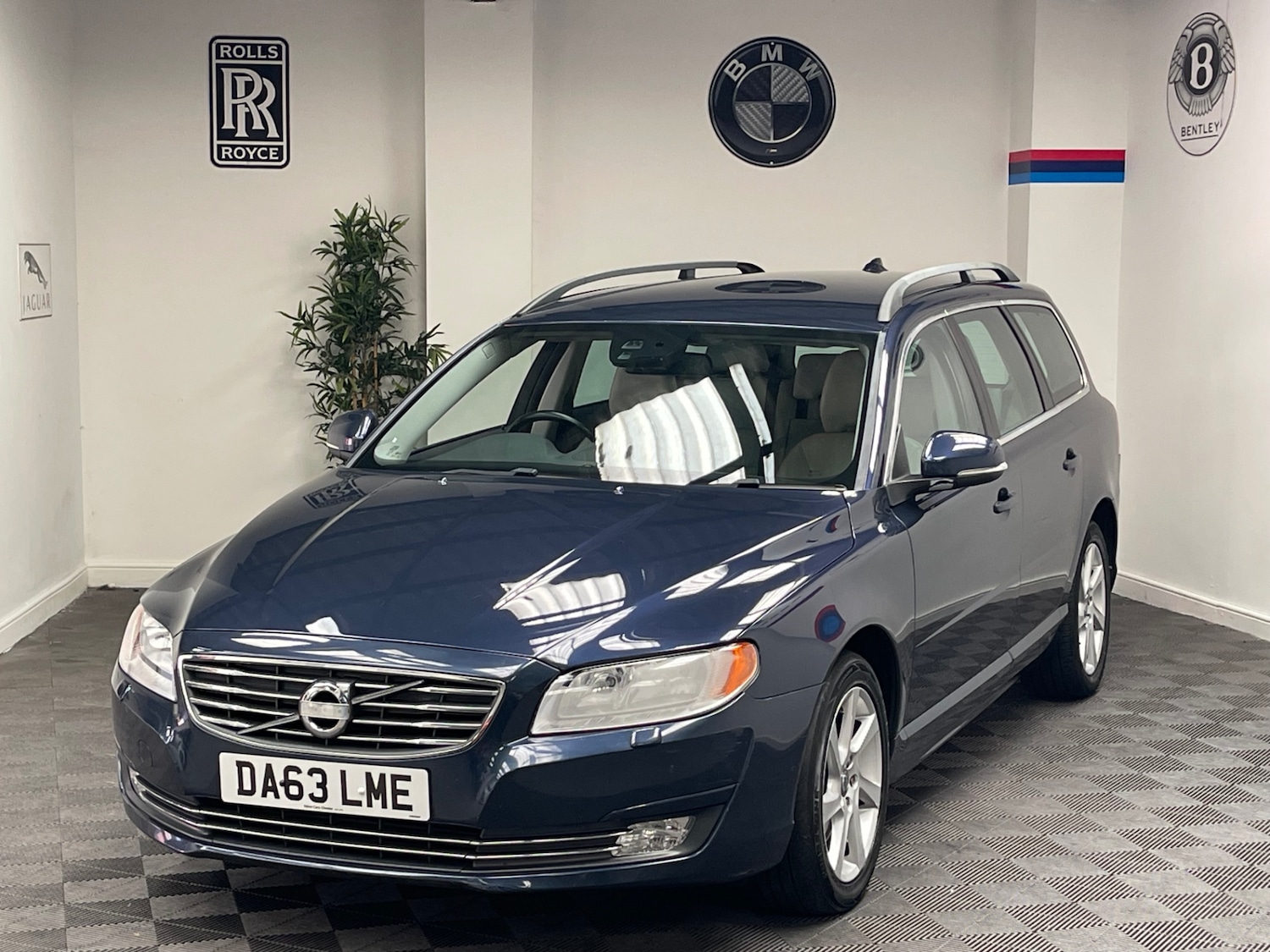 Used Volvo V70 2014 for sale - 76155792: Photo 2
