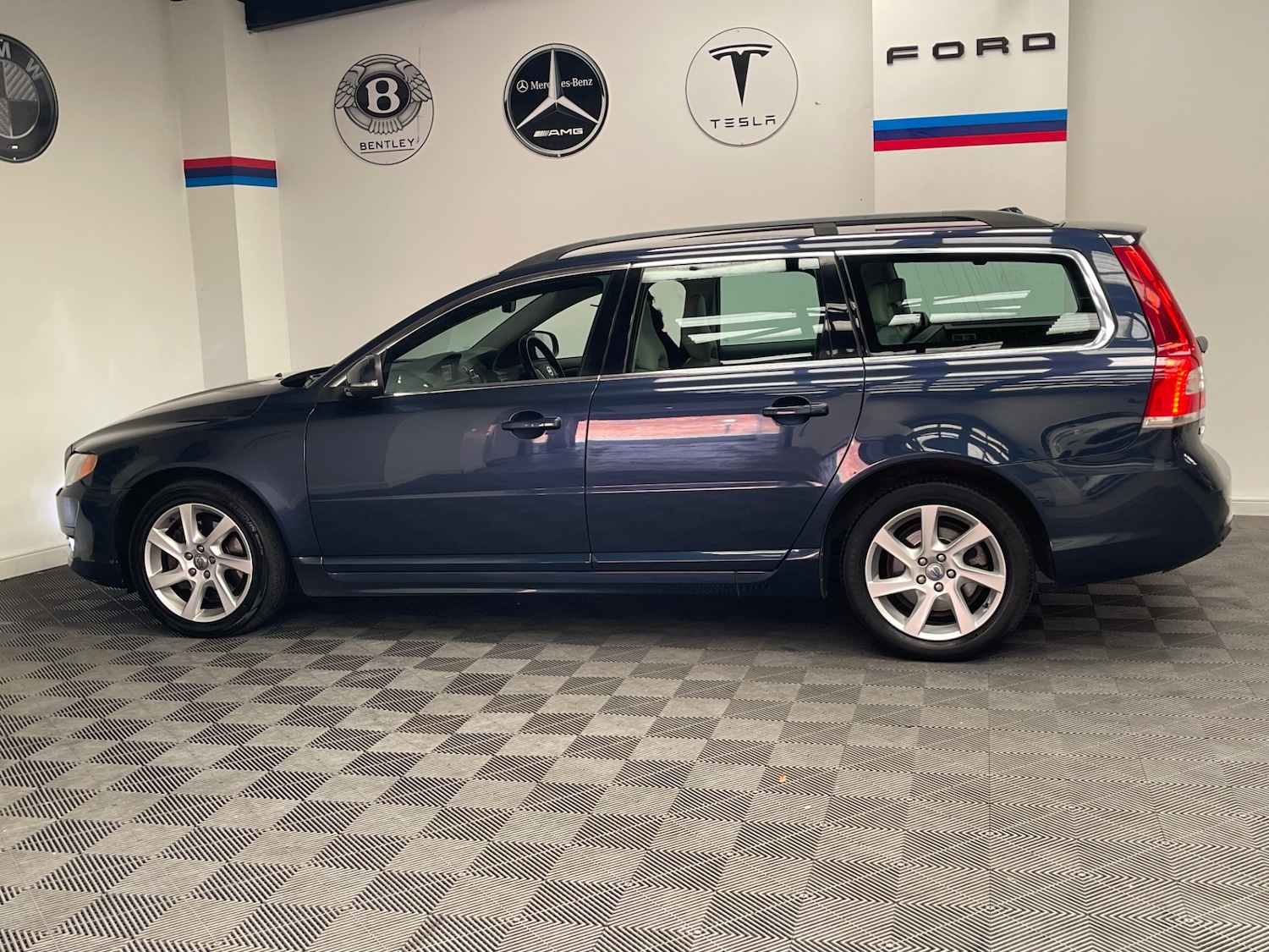 Used Volvo V70 2014 for sale - 76155792: Photo 3