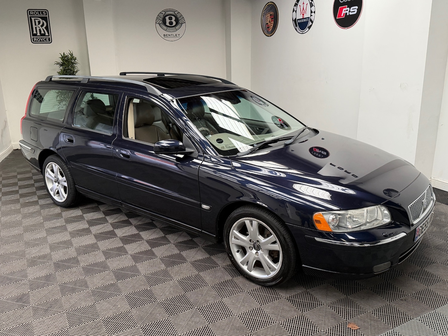Used Volvo V70 2005 for sale - 77493140: Photo 14