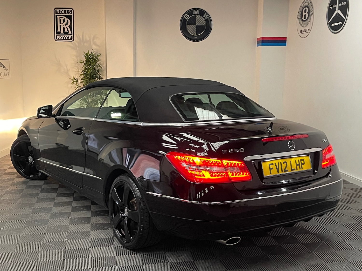 Used Mercedes-Benz E Class 2012 for sale - 77065885: Photo 11