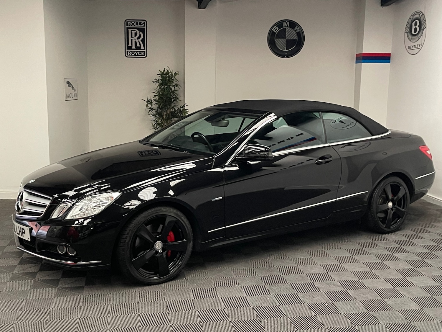 Used Mercedes-Benz E Class 2012 for sale - 77065885: Photo 2