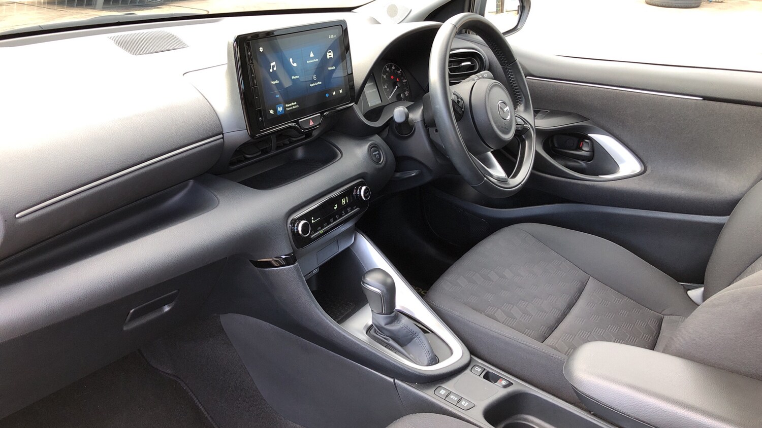 Used Mazda Mazda2 HYBRID 2024 for sale - 76292935: Photo 10