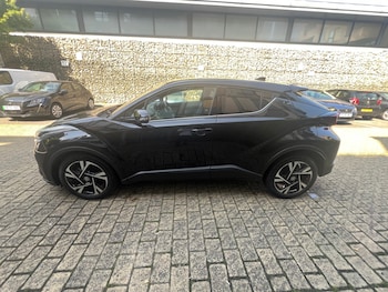 Used Toyota C-HR 2023 for sale - 75613780: Photo