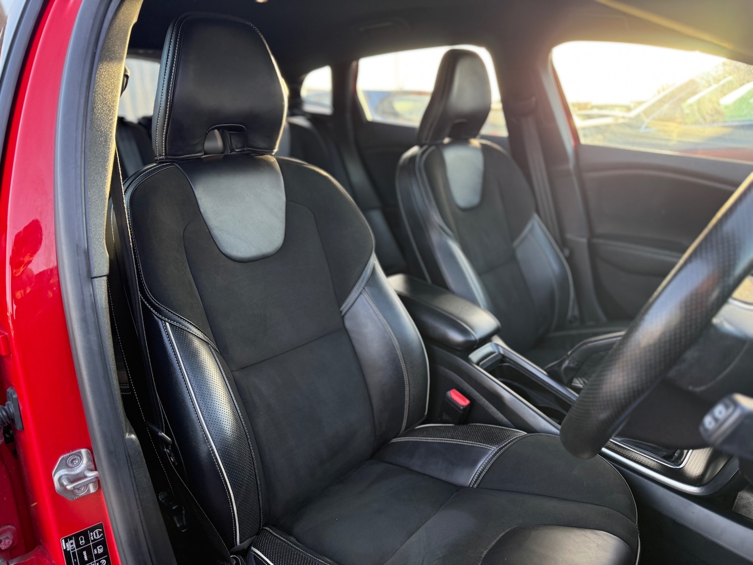 Used Volvo V40 2016 for sale - 76893659: Photo 26