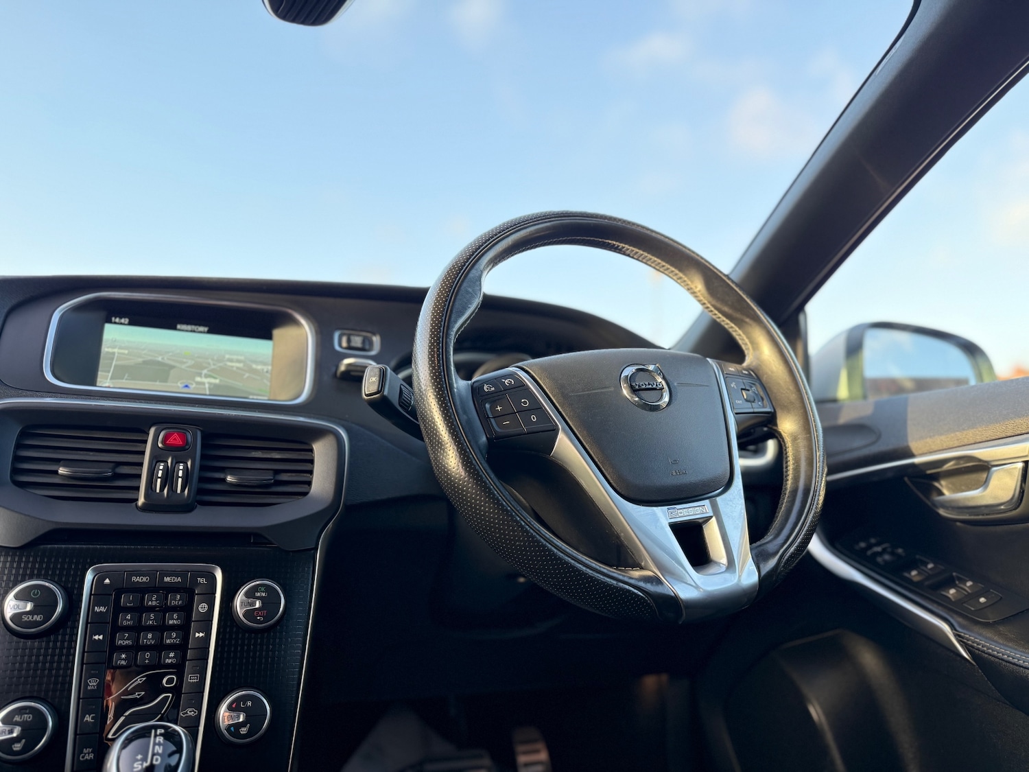 Used Volvo V40 2016 for sale - 76893659: Photo 34