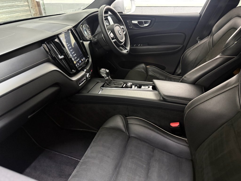 Used Volvo XC60 2018 for sale - 76883344: Photo 2