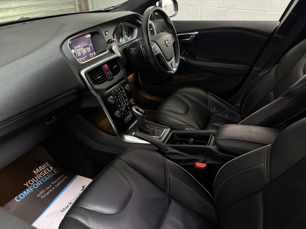 Used Volvo V40 2019 for sale - 77172083: Photo 2