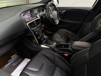 Used Volvo V40 2019 for sale - 77172083: Photo