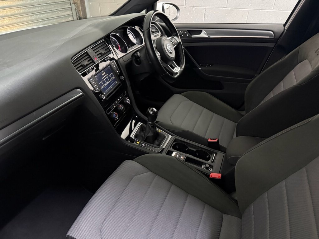 Used Volkswagen Golf 2017 for sale - 76883105: Photo 2