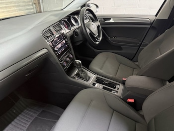 Used Volkswagen Golf 2017 for sale - 76883064: Photo