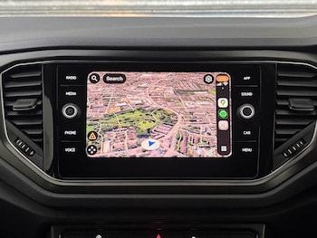 Used Volkswagen T-Roc 2019 for sale - 77341221: Photo