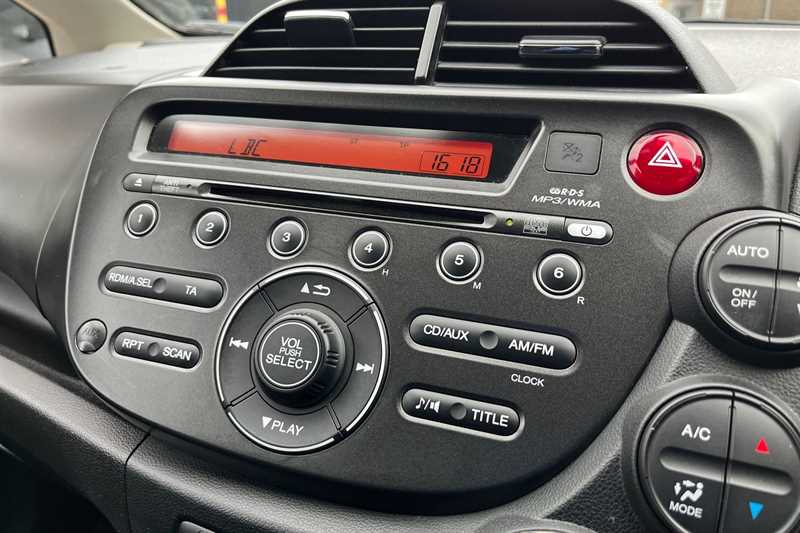 Used Honda Jazz 2013 for sale - 76351048: Photo 15