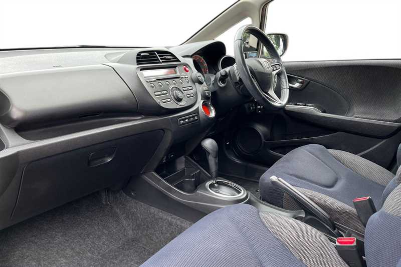 Used Honda Jazz 2013 for sale - 76351048: Photo 2