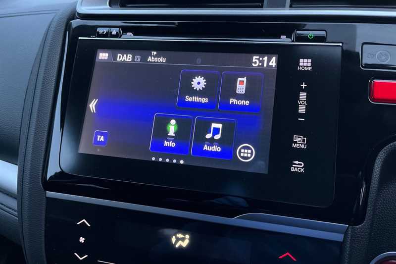 Used Honda Jazz 2015 for sale - 76705938: Photo 15