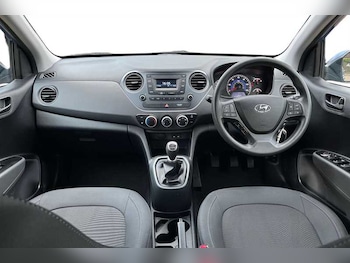 Used Hyundai i10 2017 for sale - 76442000: Photo