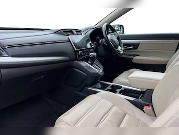 Used Honda CR-V 2018 for sale - 76112600: Photo