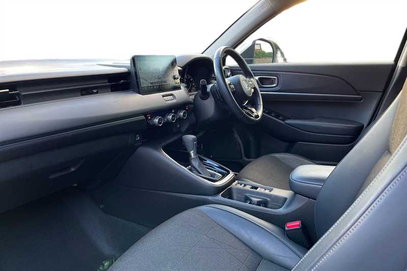 Used Honda HR-V 2023 for sale - 76773603: Photo 2