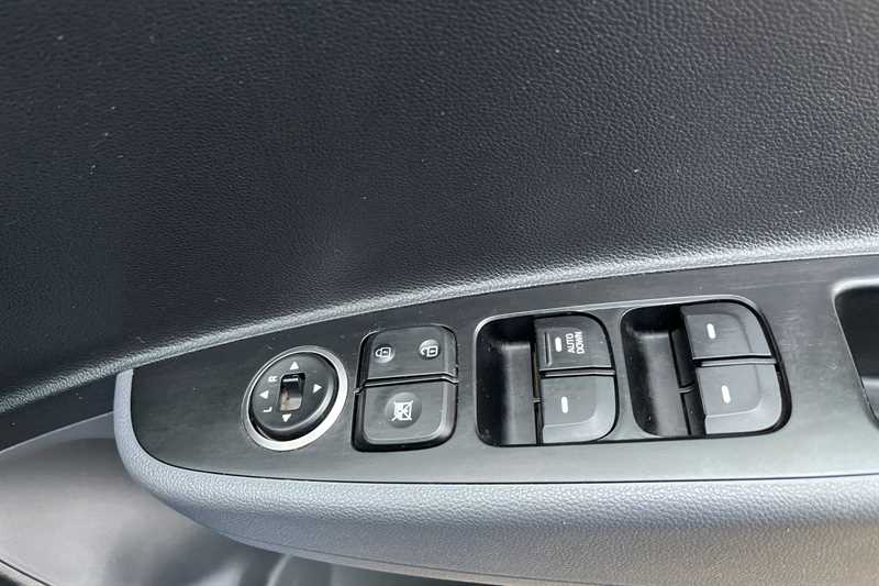 Used Hyundai i10 2017 for sale - 76610046: Photo 18