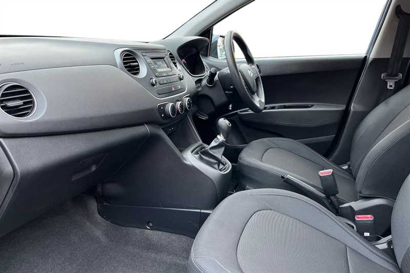 Used Hyundai i10 2017 for sale - 76610046: Photo 2