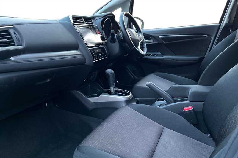 Used Honda Jazz 2015 for sale - 76563970: Photo 2