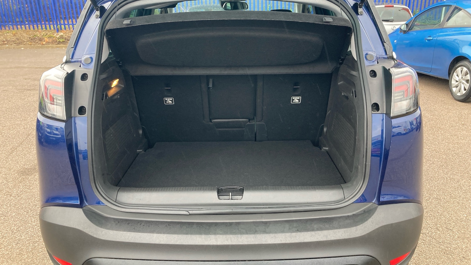 Used Vauxhall Crossland 2022 for sale - 75937991: Photo 4