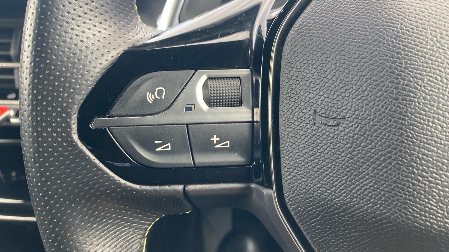 Used Peugeot 2008 2023 for sale - 76391600: Photo 28