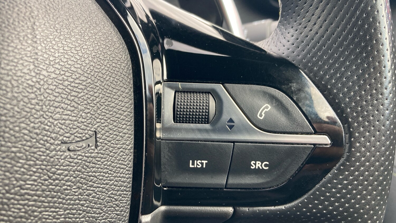 Used Peugeot 2008 2023 for sale - 76391600: Photo 29