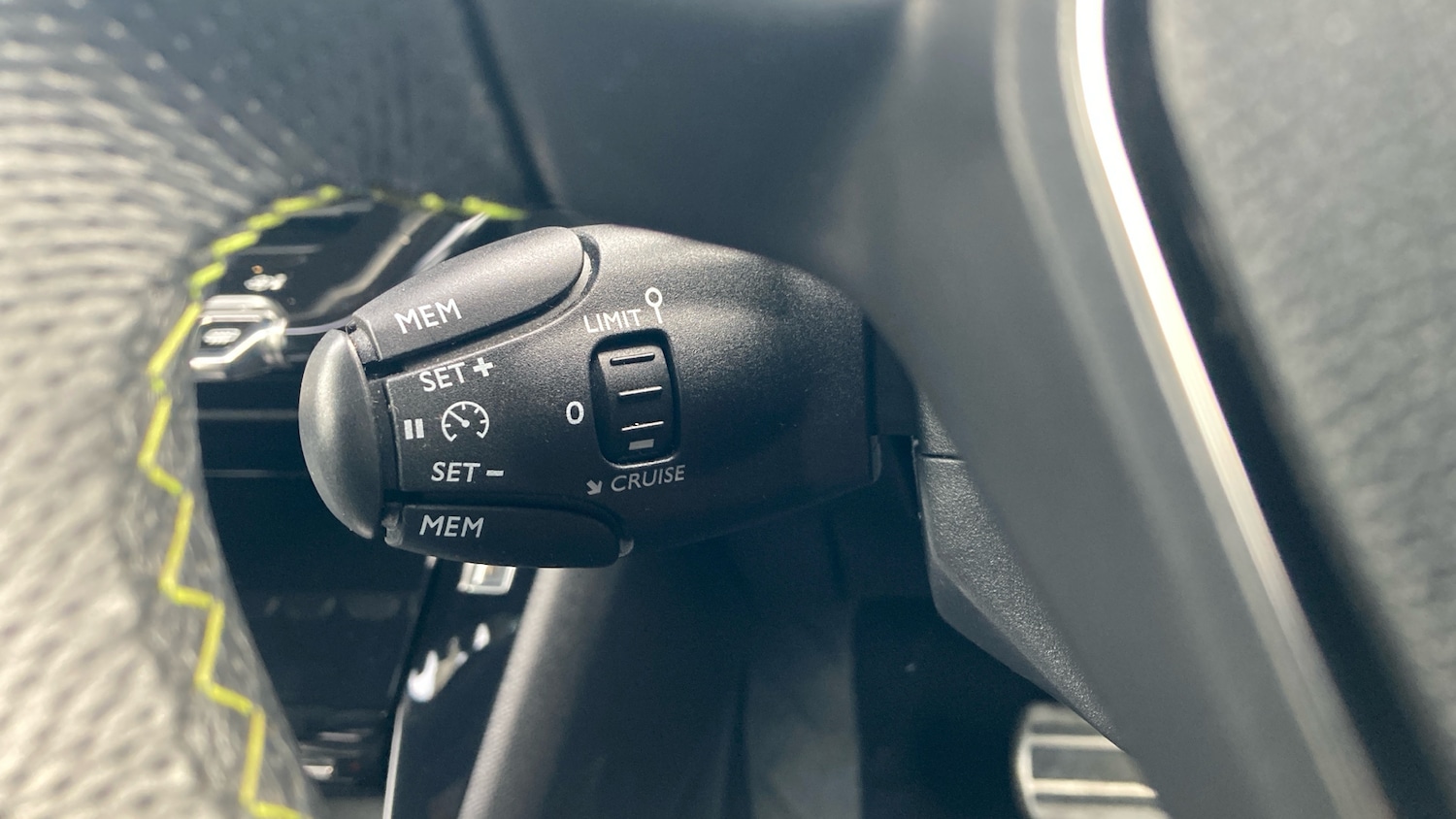 Used Peugeot 2008 2023 for sale - 76391600: Photo 30