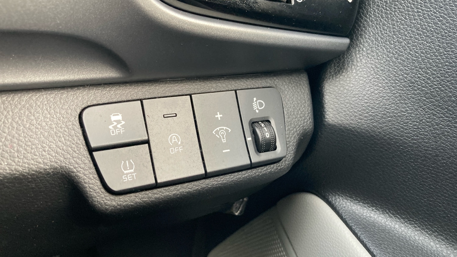 Used Kia Stonic 2023 for sale - 77245461: Photo 28